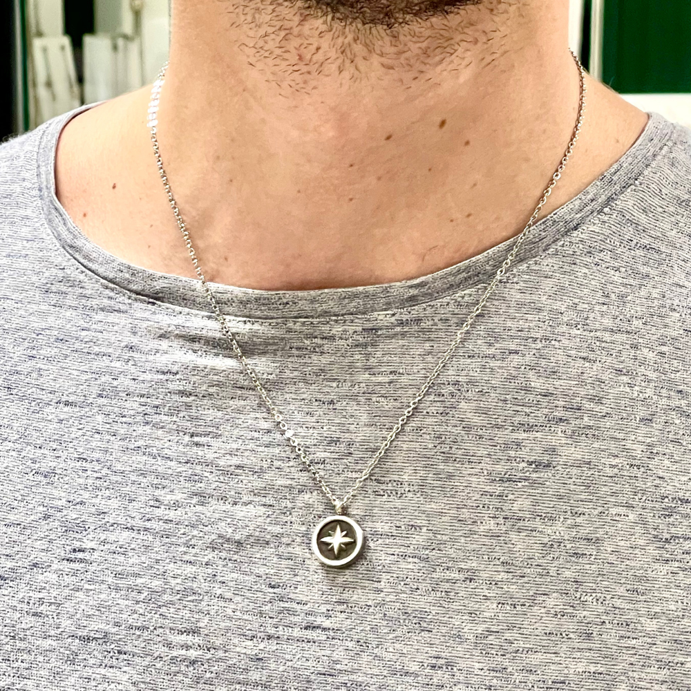 Collana in acciaio a maglia fina con rosa dei venti nera e argento - rif. C1412E